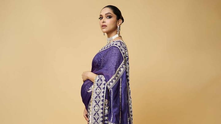 Deepika Padukone Baby Bump Photos: ఈ మధ్య బేబీ బంప్ ఫొటోస్ అనగానే సెలబ్రెటీలు చాలామంది బికినీల్లో, హాట్ డ్రెస్సుల్లో షూట్ చేస్తున్నారు. కానీ దీపిక   మాత్రం ఎంచక్కా శారీలో దిగిన పిక్స్ షేర్ చేసింది..