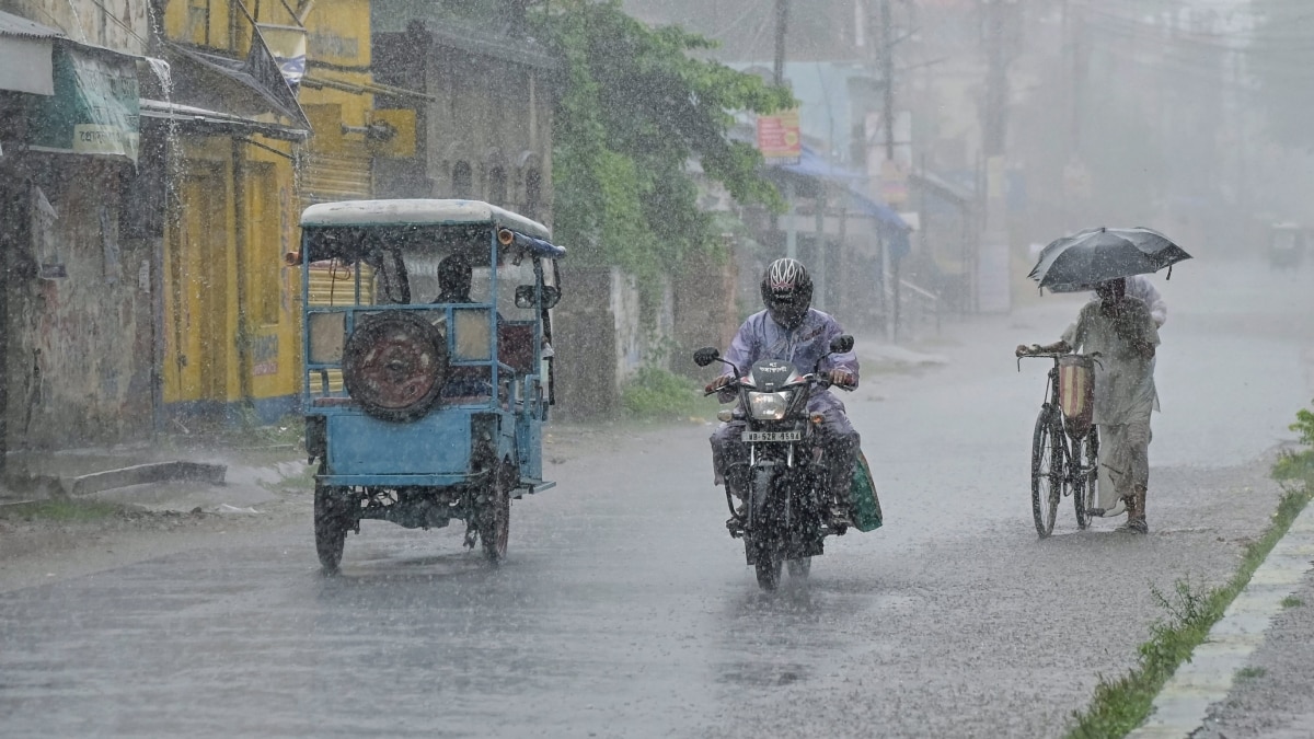 Uttarakhand Weather: उत्तराखंड में मौसम विभाग ने रेड अलर्ट किया जारी, कुमाऊं मंडल के पांच जिलों में स्कूलों की छुट्टी