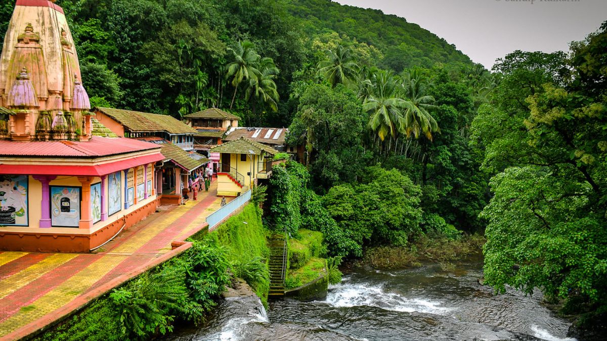 Travel : पावसात कोकणातील राजापूरात येवा..! लोणावळा, खंडाळा विसराल, इथलं सौंदर्य तुम्हाला वेड लावेल