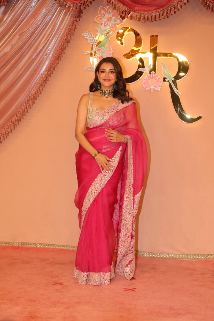 అనంత్ అంబానీ వివాహాన్ని కనీవిని ఎరుగని రీతిలో జరిపించేందుకు ముఖేష్ అంబానీ భారీగా ఏర్పాట్లు చేయిస్తున్నారు. పెళ్లిలో భాగంగా జరిగే పలు కార్యక్రమాలు ఇప్పటికే మొదలయ్యాయి.