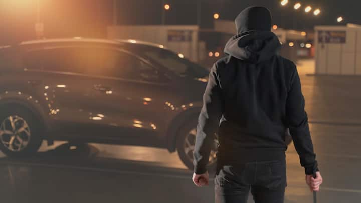 देशभर में गाड़ी चोरी के अपराध हर दिन बढ़ रह रहे थे. लेकिन अब कानून में बदलाव के बाद पुलिस ने चोरों पर नकेल कसना शुरू कर दिया है. पुलिस अब नए कानून भारतीय न्याय संहिता (बीएनएस) की धारा 112 और 112 (2) के तहत केस दर्ज करना शुरू कर दिया है.