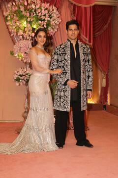 Anant-Radhika Wedding:  सिद्धार्थ-कियारा से Shahid-Mira तक, अनंत-राधिका के संगीत फंक्शन में इन सेलेब कपल्स ने चुराई लाइमलाइट