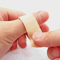 Health Tips : ਕੀ ਤੁਸੀਂ ਮਾਮੂਲੀ ਸੱਟਾਂ 'ਤੇ ਵੀ ਲਗਾਉਂਦੇ ਹੋ ਪੱਟੀ ਤਾਂ ਹੋ ਸਕਦਾ ਹੈ ਕੈਂਸਰ ਦਾ ਖਤਰਾ