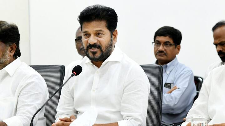 तेलंगाना की विधान परिषद की वेबसाइट के अनुसार बीआरएस के 25 सदस्य हैं और कांग्रेस के चार. 6 MLC को पार्टी बदलने के बाद कांग्रेस के दस एमएलसी हो गए हैं. कहा तो ये भी जा रहा है कि आने वाले दिनों में बीआरएस के और भी नेता कांग्रेस में शामिल हो सकते हैं.