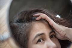 Hair Care Tips: વાળ થવા લાગ્યા હોય સફેદ, તો સમજી જાવ તમારામાં હોઈ શકે છે આ વિટામિનની ઉણપ