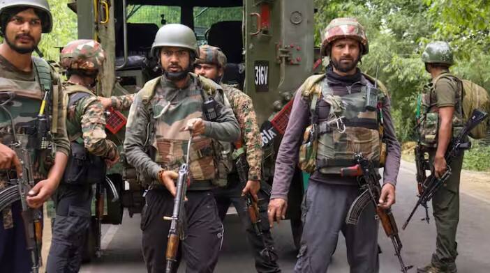 jammu kashmir kulgam two terrorist encounter in kulgam one jawan martyr   Kulgam Encounter: જમ્મુ-કાશ્મીરમાં કુલગામમાં બે જગ્યા પર અથડામણ, એક જવાન શહીદ 