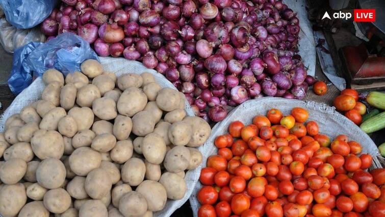 Govt hopes prices of onion tomato and potato may ease after good rainfall in this season Vegetable Prices: बारिश से सरकार की बढ़ी उम्मीद, नरम होंगी आलू-प्याज-टमाटर की कीमतें