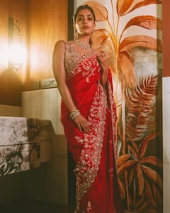 Pooja Hegde: పూజ హెగ్డే రెడ్‌ అలర్ట్‌ - ఈ బుట్టబొమ్మను ఇలా చూస్తే చూపు తిప్పుకోలేరంతే..