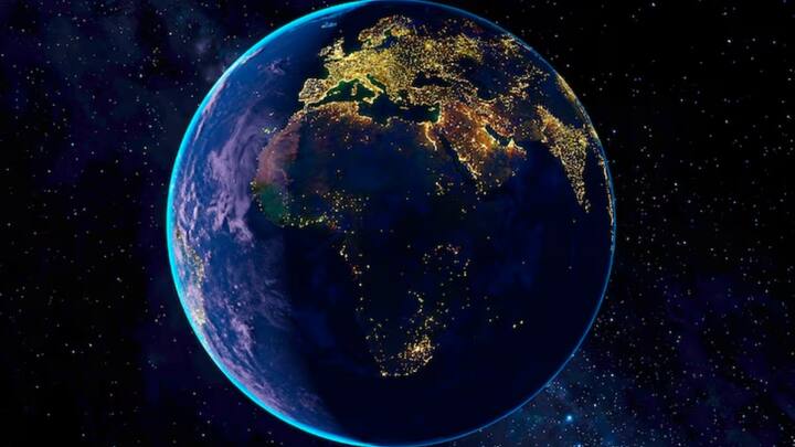 जानकारी के मुताबिक धरती के लिए अंतरिक्ष से एक बड़ा खतरा आ रहा है. दरअसल 305 मीटर चौड़ा एक एस्टेरॉयड धरती के करीब आने वाला है, जिसका नाम मिस्र के विनाश के देवता एपोफिस के नाम पर रखा गया है.