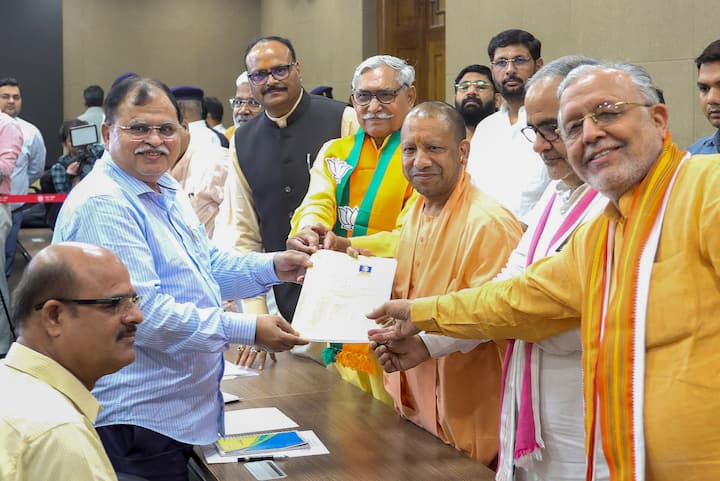 मौर्य ने मंगलवार (02 जुलाई) को विधान परिषद सदस्य (एमएलसी) के रूप में अपना नामांकन दाखिल किया था. विपक्षी दलों की ओर से उनके खिलाफ कोई नामांकन न होने के कारण उनको निर्विरोध निर्वाचित घोषित कर दिया गया.