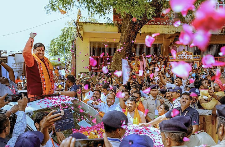 छिंदवाड़ा के सुरलाखापा गांव में पत्रकारों से मोहन यादव बोले,