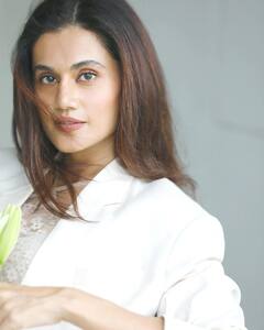 Taapsee Pannu Photos : வெள்ளாவி வச்சுத்தான் வெளுத்தாங்களா.. வெண்ணிற ஆடையில் கலக்கும் டாப்சி!