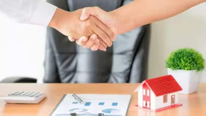 इसीलिए लोग घर खरीदने के लिए अच्छा इलाका चुनने के लिए अच्छे ब्रोकर की मदद लेते हैं। लेकिन याद रखने वाली सबसे महत्वपूर्ण बात में से एक है। हम आपको इसके बारे में बताने जा रहे हैं.