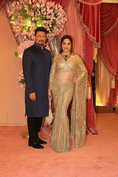 Madhuri Dixit: అనంత్ అంబానీ-రాధికా మర్చంట్ సంగీత్ వేడుక: భర్తతో కలిసి సందడి చేసిన అందాల తార మాధురీ దీక్షిత్