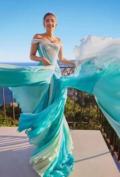 Radhika Merchant : गुलाबी बांधणी लेहंगा, त्यावर सोन्याच्या तारेचे नक्षीकाम, नवरीबाई राधिका मर्चंटच्या लुकची चर्चा!