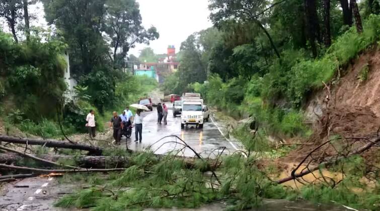 Himachal heavy rains disrupt punlic life transport services power and water supply Himachal Rains: ਹਿਮਾਚਲ 'ਚ ਮੀਂਹ ਕਾਰਨ ਜਨਜੀਵਨ ਪ੍ਰਭਾਵਿਤ, 150 ਸੜਕਾਂ ਹੋਈਆਂ ਬੰਦ, 334 ਥਾਵਾਂ 'ਤੇ ਬਿਜਲੀ ਸੇਵਾ ਠੱਪ