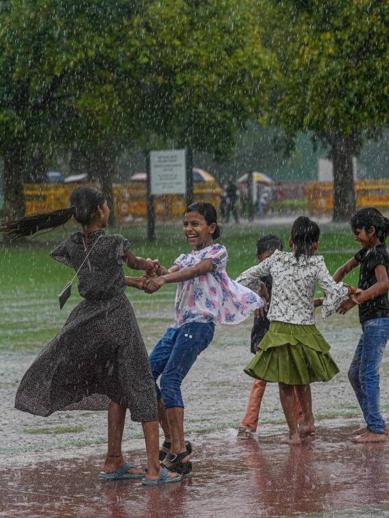 दिल्ली में बारिश से मौसम हुआ सुहावना, जानें- IMD का ताजा अपडेट