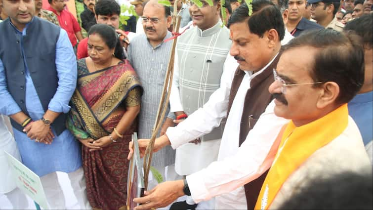 cm mohan yadav launches ek ped maa ke naam campaign 12 lakh saplings will be planted in bhopal today ann ‘एक पेड़ मां के नाम’ अभियान का CM मोहन यादव ने किया आगाज, भोपाल में आज एक दिन लगेंगे 12 लाख पौधे