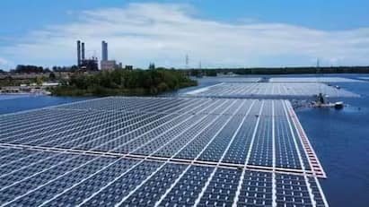 Electricity Bill Zero Solar Panel: જો તમે સોલાર પેનલ લગાવીને તમારા ઘરનું વીજળી બિલ શૂન્ય કરવા માંગો છો. તો તમે ભારત સરકારની યોજના પીએમ સૂર્ય ઘર યોજના હેઠળ તમારા ઘરમાં સોલાર પેનલ લગાવી શકો છો.