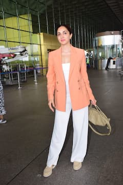 Kiara Advani Looks Chic At Mumbai Airport; Check Out Pics