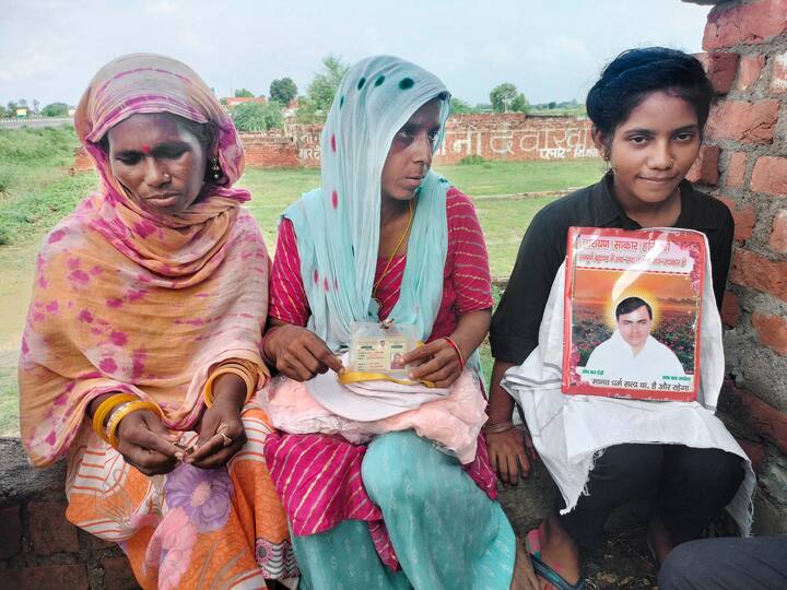 उत्तर प्रदेश के हाथरस में सूरज पाल उर्फ 'भोले बाबा' के सत्संग के दौरान भगदड़ मच गई थी, जिसके बाद 121 श्रद्धालुओं की जान चली गई. जानकारी के मुताबिक, मरने वालों में यूपी के अलावा हरियाणा, राजस्थान और मध्य प्रदेश के लोग थे.