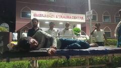 मेडिकल कॉलेज के सामने बारिश में भीगता रहा मरीज, इलाज के लिए तैयार नहीं हुए डॉक्टर