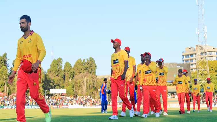 IND vs ZIM Indian young cricketers plays IPL format against zimbabwe 1st T20I IND vs ZIM: ஐ.பி.எல். மனநிலையில் பேட்டிங் செய்யலாமா? இந்தியாவிற்கு பாடம் எடுத்த ஜிம்பாப்வே!