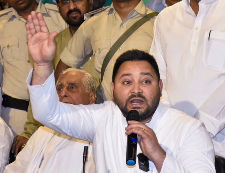 पत्र में चेताते हुए यह भी कहा गया कि जिन लोगों का लालू प्रसाद के सामाजिक न्याय और सांप्रदायिक सौहार्द से नाता है, वे दल विरोधी काम करें वरना उनके खिलाफ एक्शन होगा.
