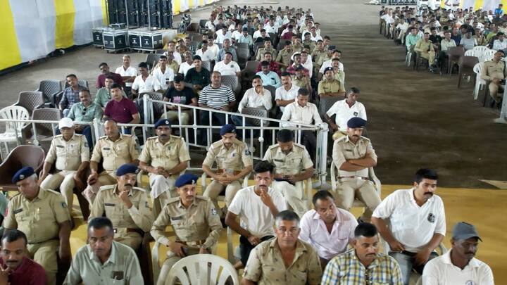 તે સિવાય એસપીએ 10 દિવસમાં ગેર હાજર રહેવા પાછળનું કારણ પણ જણાવવા કહ્યું હતું