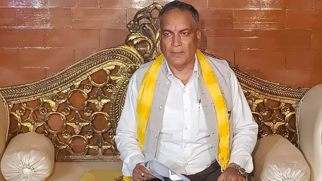 Hathras Stampede Bhole Baba Lawyer Claims People Sprayed Poison In Satsang Says It Was All Planned Hathras Stampede: Bhole Baba's Lawyer Claims 15-16 People Sprayed Poison In 'Satsang', Says 'It Was All Planned'