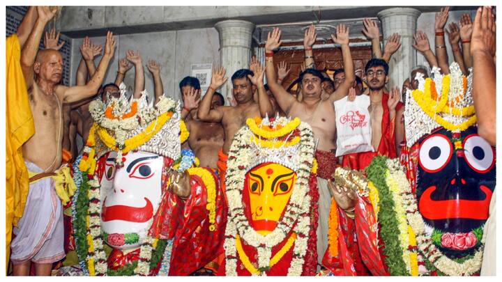 हिन्दू धर्म में मान्यता है कि हर व्यक्ति को अपने जीवन में एकबार जगन्नाथ मंदिर के दर्शन जरूर करने चाहिए.