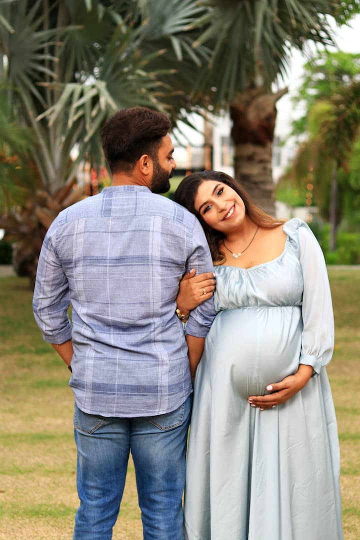 You can wear this beautiful purple saree of Deepika Padukone in your baby shower.