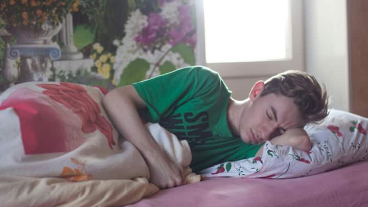 Sleep Tips: தூங்குவதில் சிரமம் உள்ளவர்களுக்கு தீர்வாக நிபுணர்கள் அளிக்கும் டிப்ஸ்களை காணலாம்.