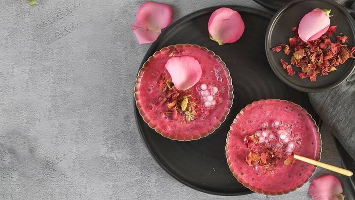 ਇਸ ਪੈਨ ਵਿਚ ਪੀਸਿਆ ਚੁਕੰਦਰ ਪਾਓ, ਜਦੋਂ ਇਹ ਚੰਗੀ ਤਰ੍ਹਾਂ ਤਲ ਜਾਵੇ ਤਾਂ ਇਸ ਨੂੰ ਉਬਲੇ ਹੋਏ ਦੁੱਧ ਵਿਚ ਪਾਓ ਅਤੇ 10 ਮਿੰਟ ਤੱਕ ਪਕਾਓ।