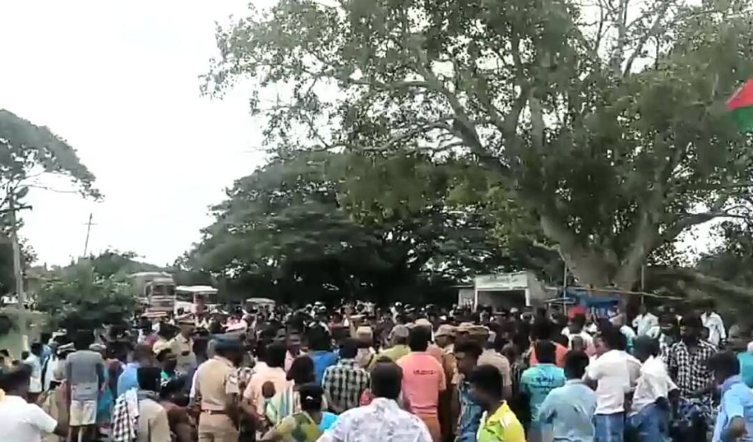 ஒரு பொண்ணு! ரெண்டு பசங்க! கலவரமாக மாறிய காதல் பிரச்சினை! வாலிபர் உயிரிழப்பு! குவிந்த போலீசார்!