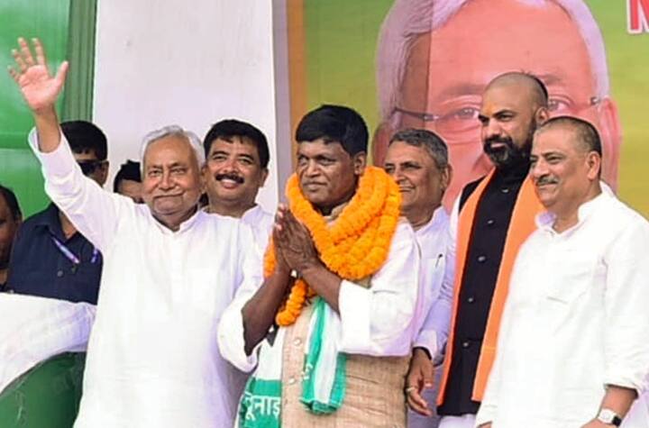 2014 मध्ये रावण दहन कार्यक्रमात 42 लोकांचा मृत्यू झाला होता. मात्र, नितीशकुमार यांनी त्यांच्यावर कारवाई केली नव्हती. नितीशकुमार यांनी मनीष कुमार वर्मा यांना क्लीन चीट दिली होती. त्यानंतर नितीश कुमार मनीष कुमार वर्मा यांना का वाचवत आहेत असा प्रश्न विचारला गेला होता.