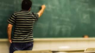 Punjab News: ਪੰਜਾਬ 'ਚ ਛੁੱਟੀਆਂ ਦੌਰਾਨ ਸਰਕਾਰ ਵੱਲੋਂ ਸਖ਼ਤ ਫੈਸਲਾ, ਅਧਿਆਪਕਾਂ ਨੂੰ ਜ਼ਬਰਦਸਤੀ ਸਕੂਲ ਬੁਲਾਉਣਾ ਪਏਗਾ ਮਹਿੰਗਾ,  ਨਾ ਮੰਨਣ 'ਤੇ ਕਾਰਵਾਈ...