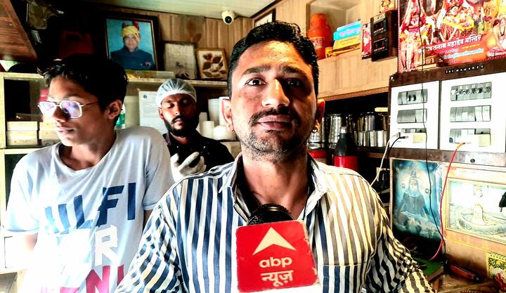 जोधपुर के कटला बाजार स्थित दुकान में जवरीलाल भाटी के बेटे विजय भाटी अब दुकान चलते हैं. उन्होंने बताया कि फ्रूट क्रीम, लच्छेदार रबड़ी और सूखे मेवा क्रीम को मिलाकर प्रेम प्याला बनाया जाता है. इन तीनों मिठाइयों को बराबर मात्रा में मिलाकर उसे आइसक्रीम की तरह फ्रिज में जमा देते हैं. आइसक्रीम की तरह जमने के बाद स्वादिष्ट प्रेम प्याला तैयार हो जाता है. प्रेम प्याला में मिल्क क्रीम, सेव, पाइन एप्पल, सूखे मेवे, काजू, किशमिश, बादाम, केसर, पिस्ता, अंजीर, खुरबानी और चिरोंजी मिलाई जाती है.