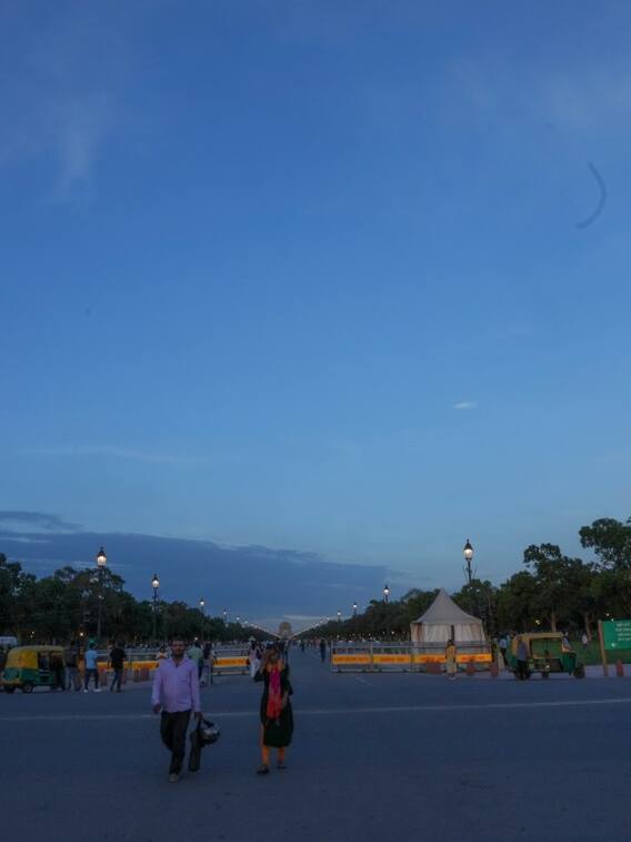 दिल्ली में फिर उमस से लोग परेशान, जानें कब होगी बारिश?