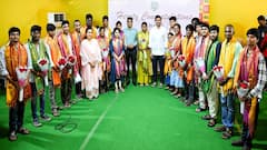 ల్యాప్ టాప్‌లు ఫ్రీగా పంపిణీ చేసిన నారా లోకేశ్, వీరికి మాత్రమే!