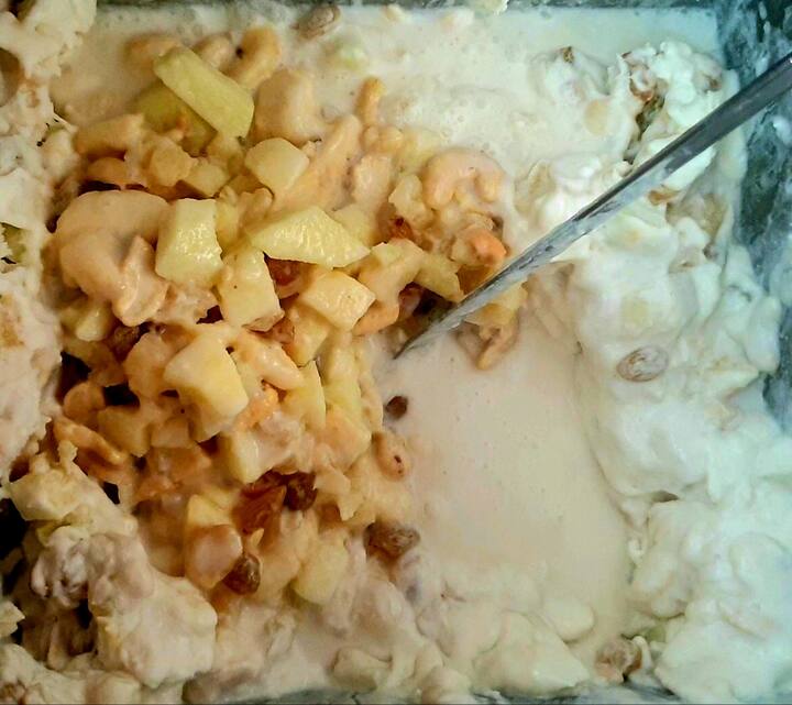 जोधपुर के दुकानों पर युवक-युवतियां प्रेम प्याला मिठाई का स्वाद चखने के लिए पहुंचते हैं. जोधपुर ही नहीं देश-विदेश के आने वाले पर्यटक भी इस प्रेम प्याला मिठाई का स्वाद चख कर जाते हैं.