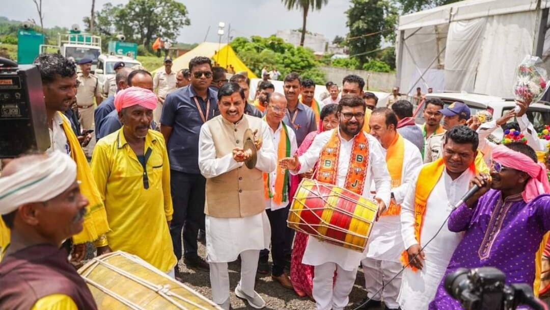 Amarwada Bye Poll: प्रचार के आखिरी दिन बीजेपी-कांग्रेस ने झोंकी ताकत, सीएम मोहन यादव ने कमलनाथ पर किया हमला Amarwada Bye Poll 2024 BJP election campaign Mohan Yadav targets Congress ANN Amarwada Bye Poll: प्रचार के आखिरी दिन बीजेपी-कांग्रेस ने झोंकी ताकत, सीएम मोहन यादव ने कमलनाथ पर किया हमला