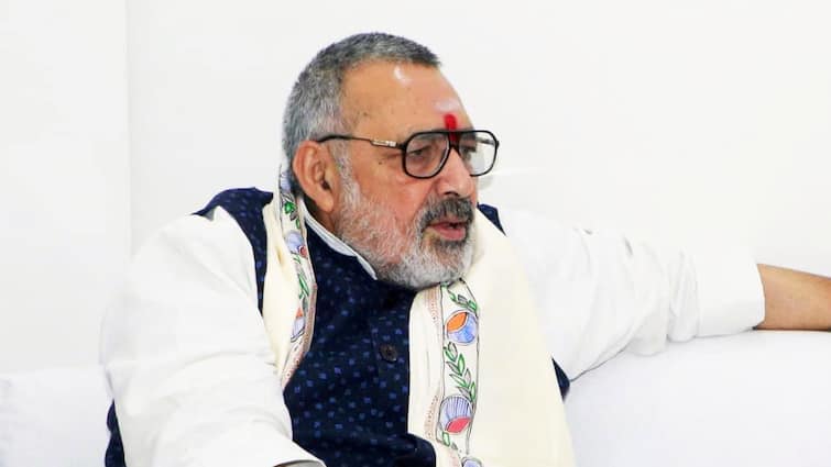 Giriraj Singh Bluntly Replied to Tejashwi Yadav on His Question Raising Crime in Bihar 'चोर चोरी के खिलाफ बोले तो...', अपराध पर तेजस्वी यादव को गिरिराज सिंह ने दो टूक में दिया जवाब