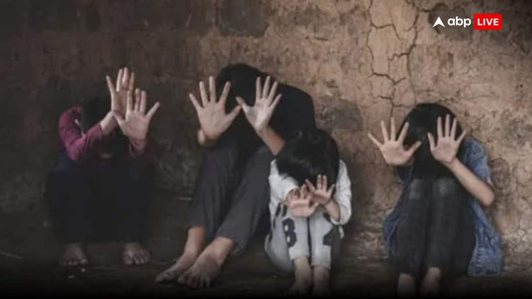 Pakistan Crime father buried alive 15 years old girls पाकिस्तान में 15 दिन की बेटी को किया जिंदा दफन, 13 साल की बच्ची को पीट-पीट कर कर दिया अधमरा