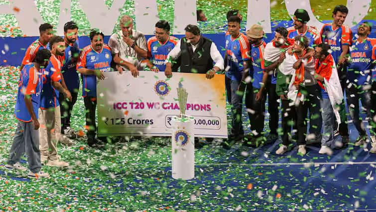 indian cricket team 125 crore prize money distribution who how much money every player will receive read article in Gujarati Indian Team Prize Money: ટીમ ઈન્ડિયામાં આ રીતે વહેંચાશે 125 કરોડની ઈનામી રકમ, જાણો કોને મળશે કેટલા રૂપિયા