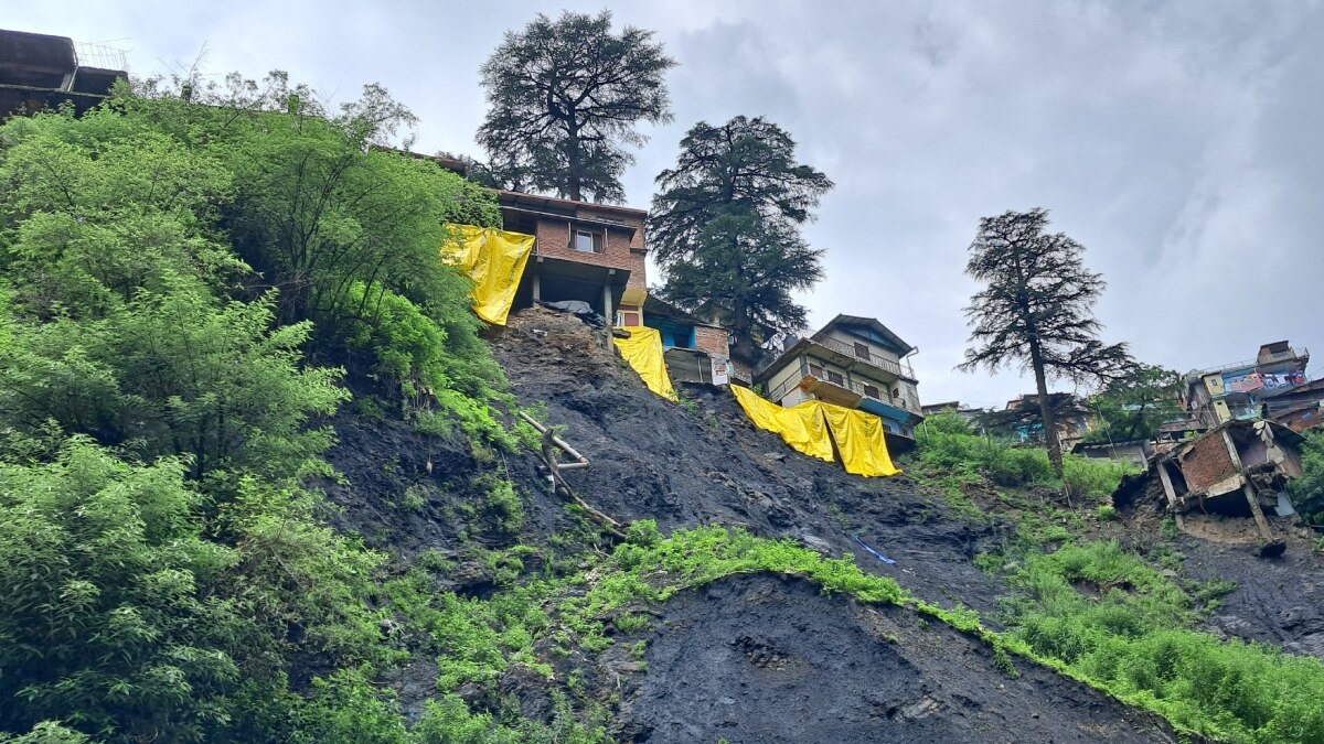 शिमला में एक बार फिर खतरे की जद में आए कई मकान, बीते साल मानसून में हुआ था बड़ा हादसा