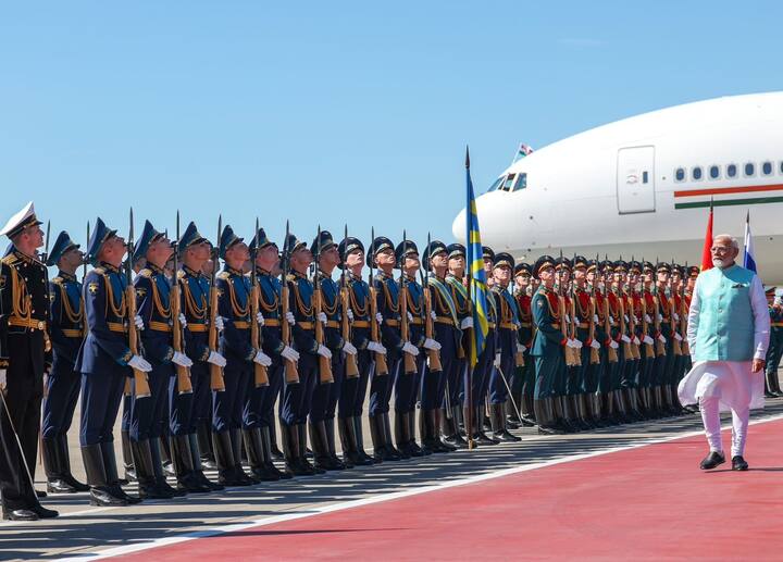 The Prime minister also received a Guard of Honour from the Russian soldiers on his arrival in Moscow, Russia. (Image Source: X/@narendramodi)