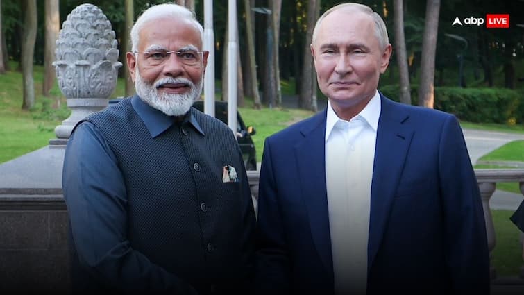 russia president Putin hosts PM Modi in Moscow says you dedicated your life to people Putin On Modi: இந்திய மக்களுக்காக வாழ்க்கையையே அர்ப்பணித்தவர் மோடி - புகழ்ந்து தள்ளிய புதின்