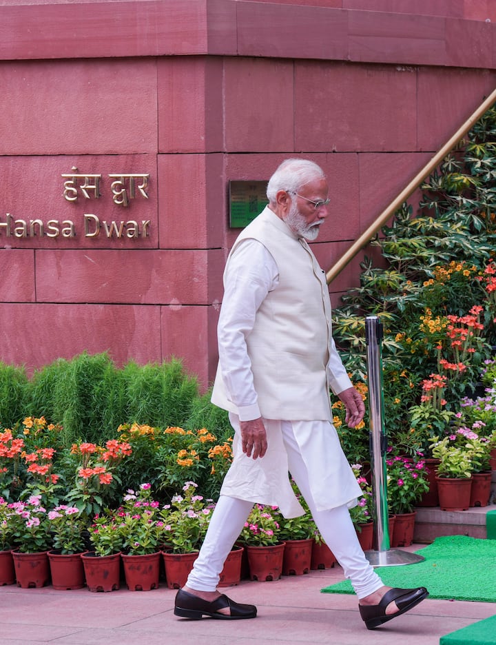 आप की ओर से शेयर किए गए वीडियो में पार्टी की नेता रीना गुप्ता कहती नजर आईं कि एक दिन अरविंद केजरीवाल के हाथों ही नरेंद्र मोदी के सियासी करियर का अंत होगा.