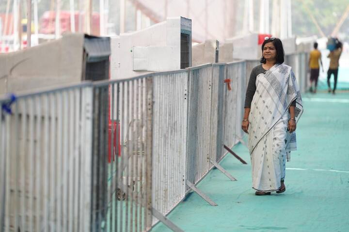 रीना गुप्ता के मुताबिक, इनकी (सत्ता पक्ष) पूरी कोशिश है कि दिल्ली के मुख्यमंत्री और आप संयोजक अरविंद केजरीवाल किसी भी तरह से जेल से बाहर न आ पाएं.